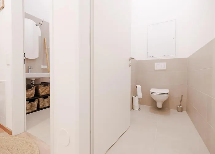 Designer - 10 Min Center - U3 Metro