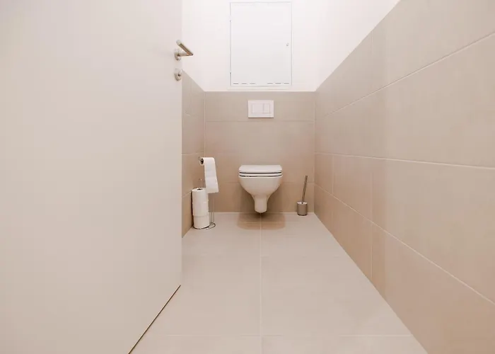 Designer - 10 Min Center - U3 Metro
